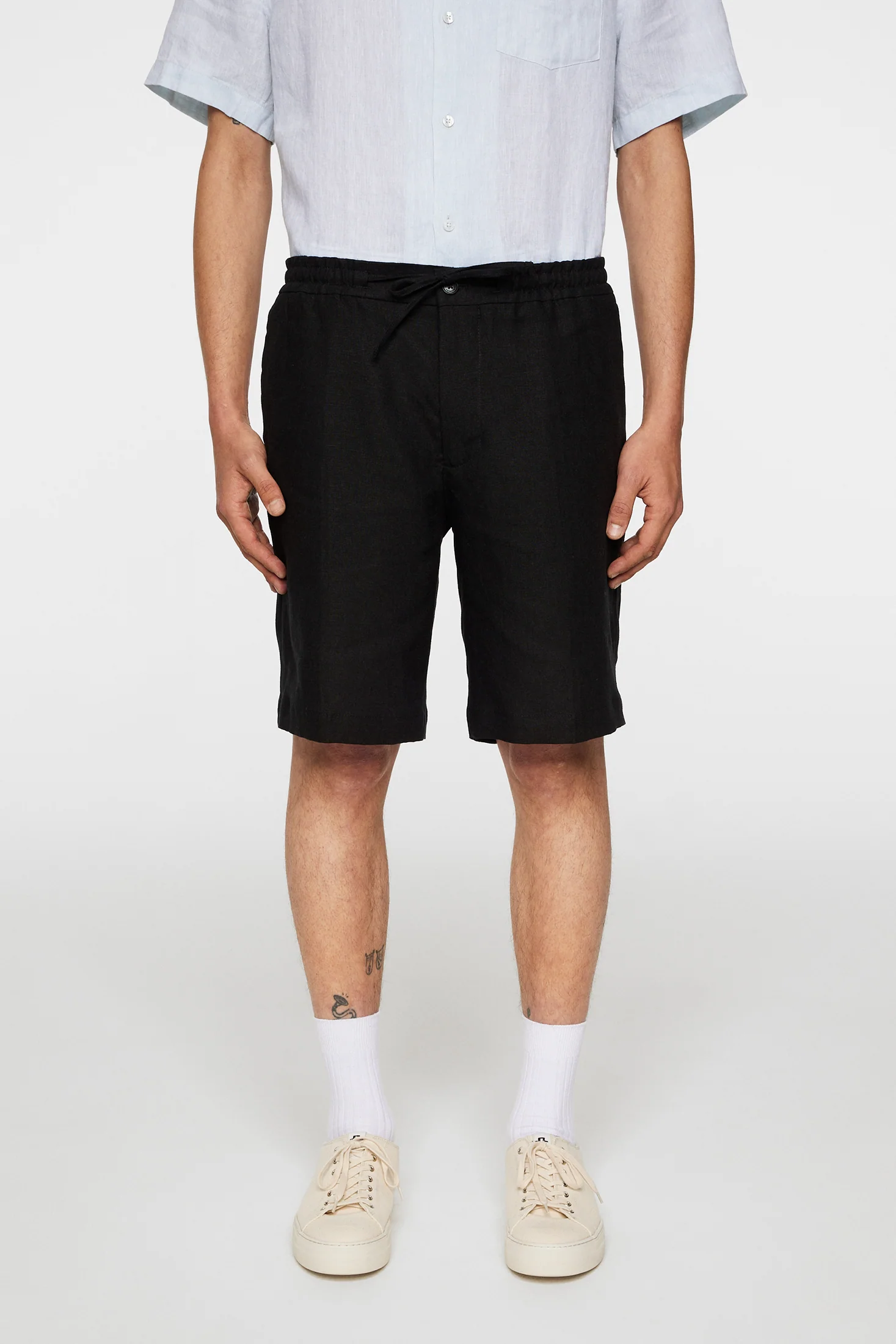 Brady Drape Linen Shorts / Black - Image 2