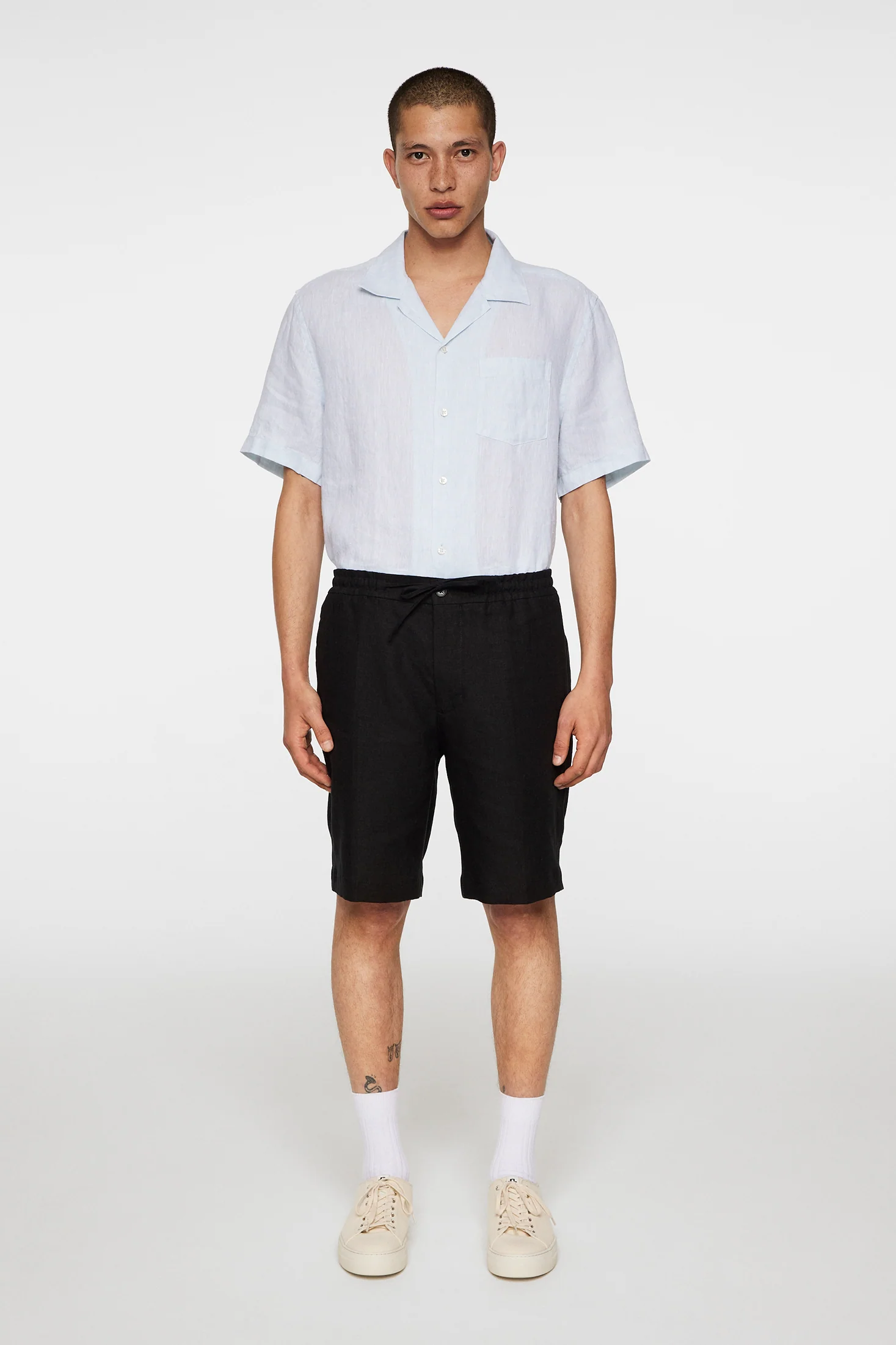 Brady Drape Linen Shorts / Black - Image 4