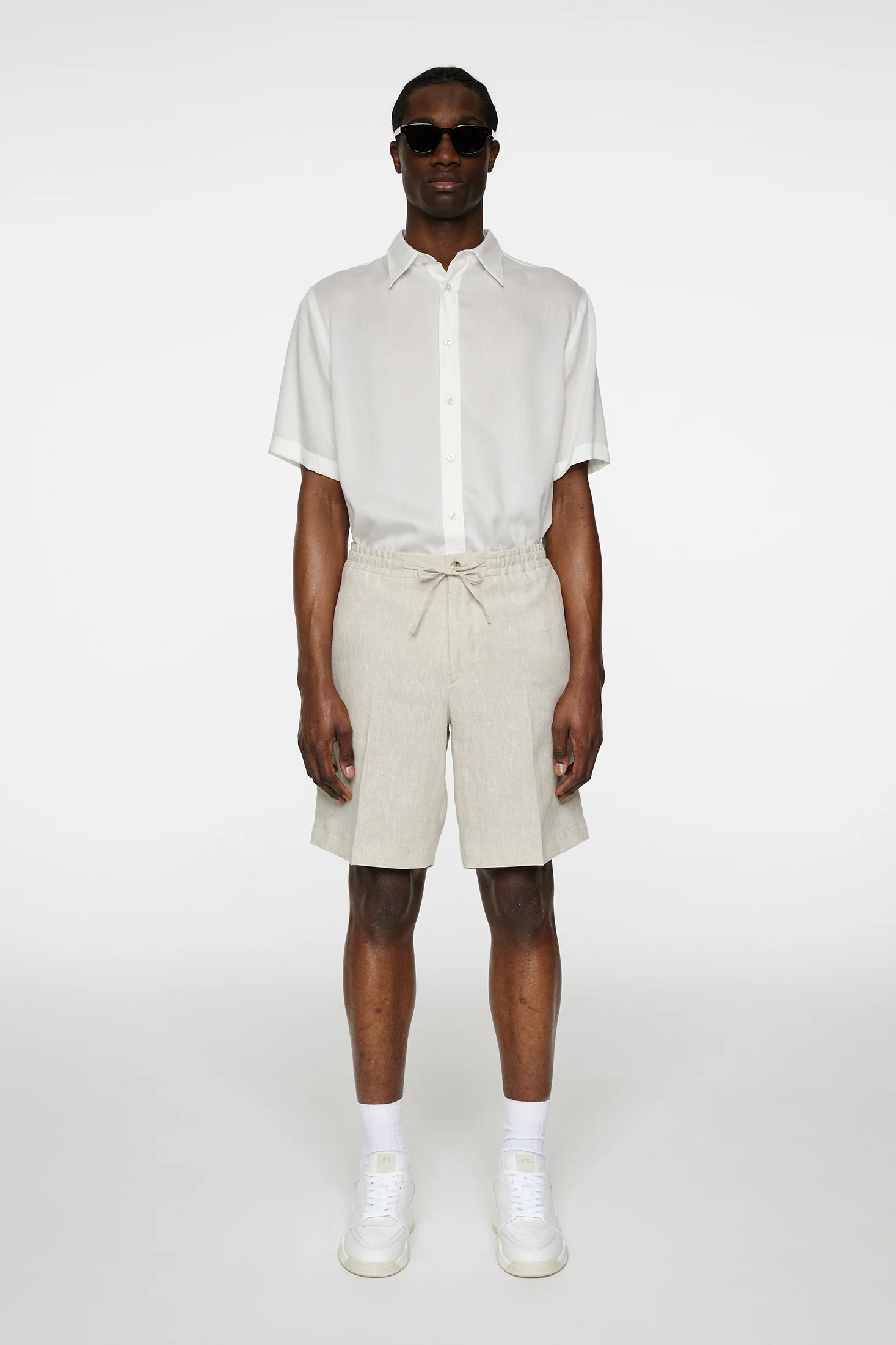 Brady Drape Linen Shorts / Moonbeam - Image 4
