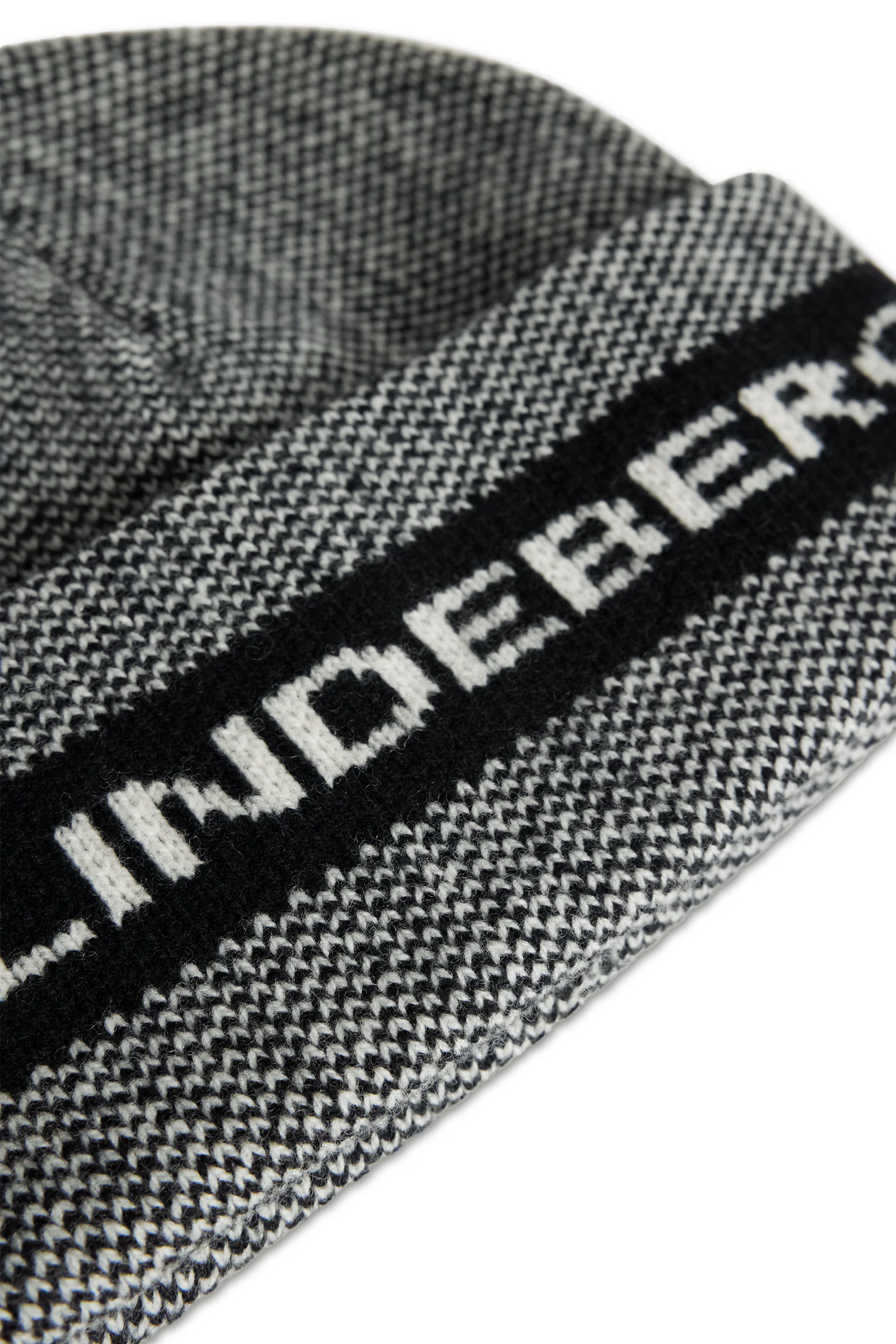 Ernie Beanie / Black - Image 4