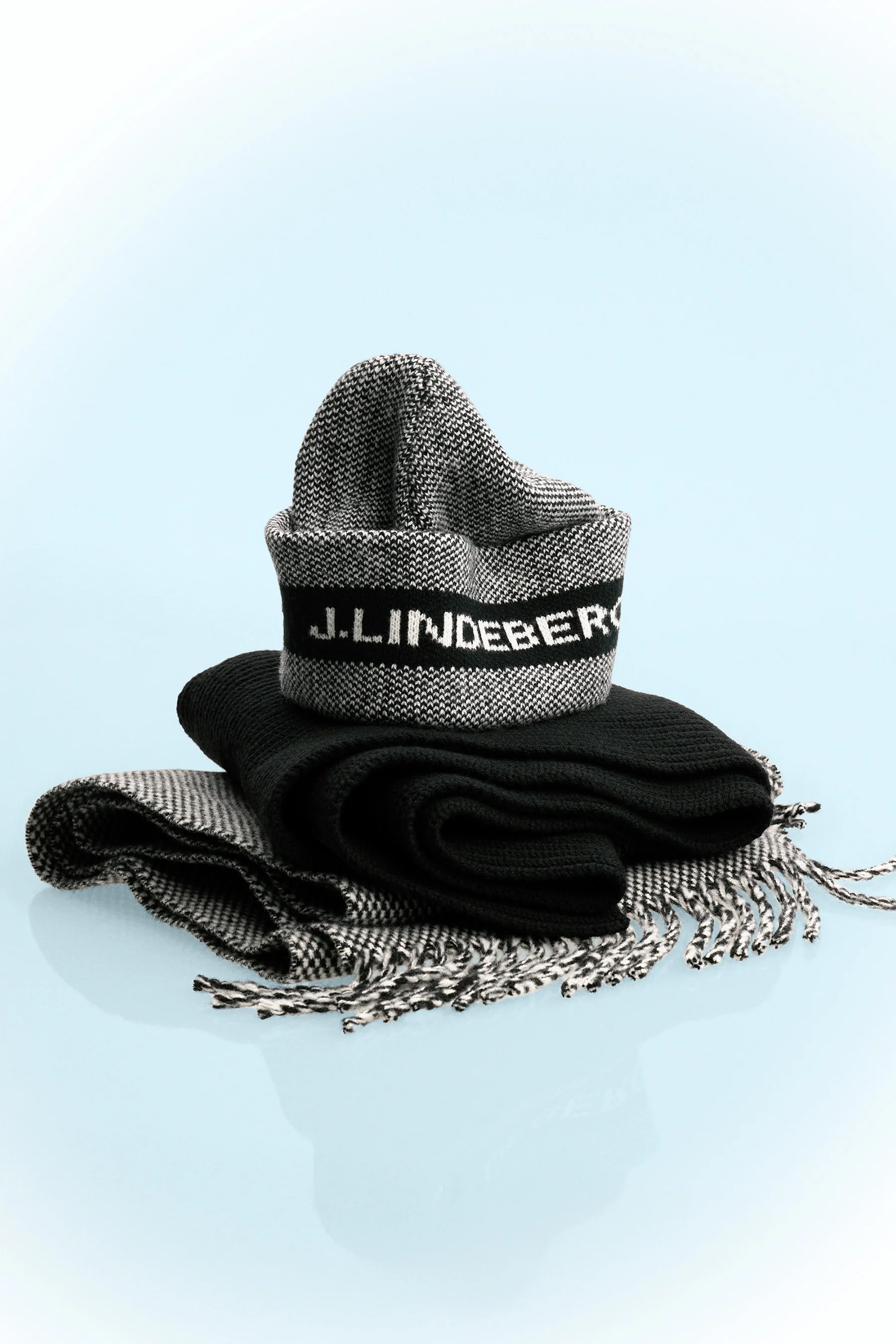 Ernie Beanie / Black - Image 5