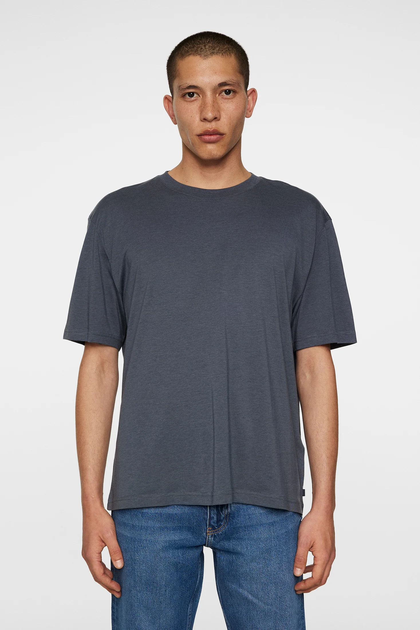 Hale Light Lyocell T-shirt / Ombre Blue - Image 2