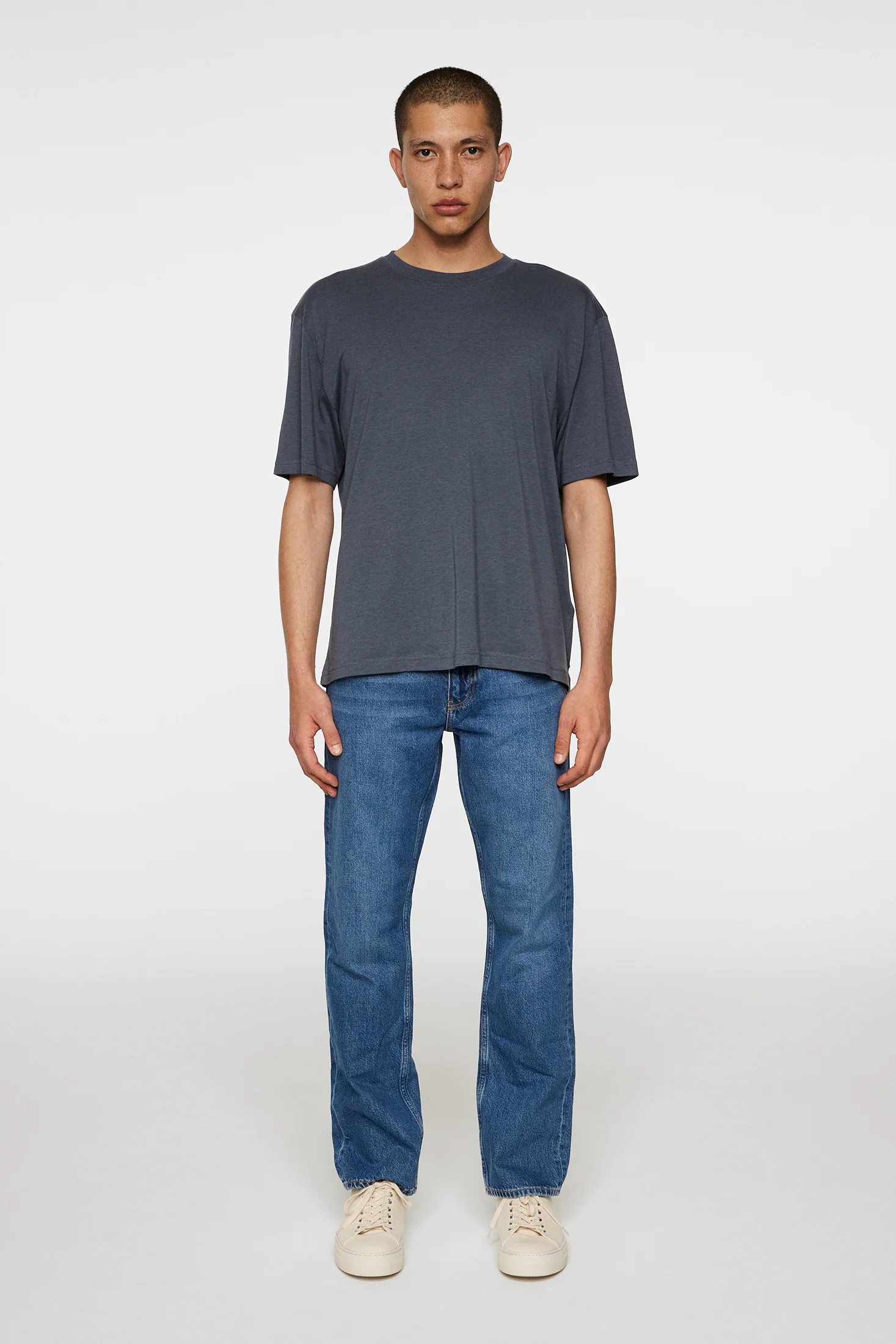 Hale Light Lyocell T-shirt / Ombre Blue - Image 4