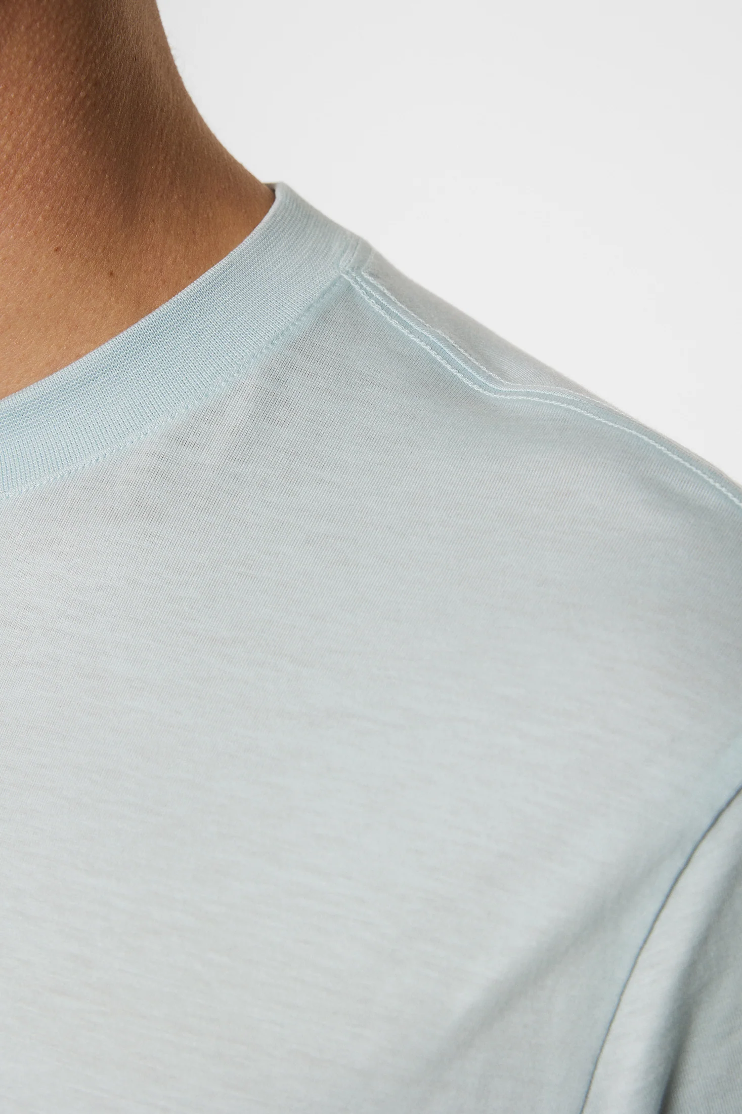 Hale Light Lyocell T-shirt / Winter Sky - Image 6