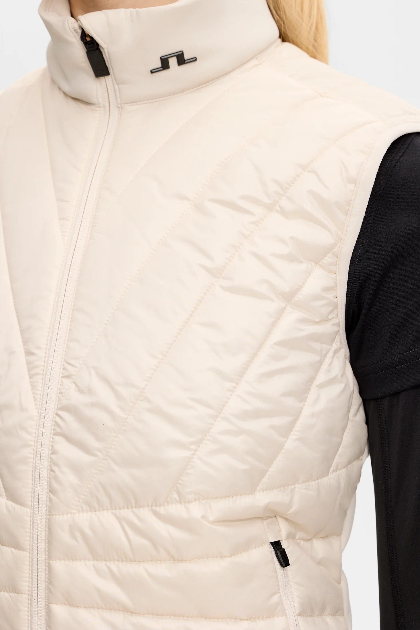 Holma Quilt Hybrid Vest / Moonbeam - Image 8