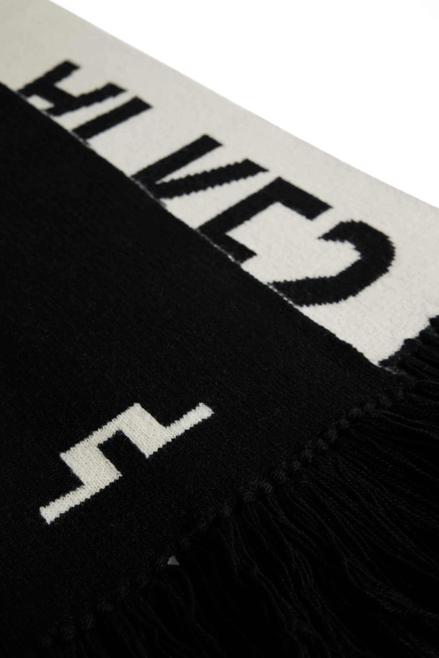 Jasper Scarf / Black - Image 4