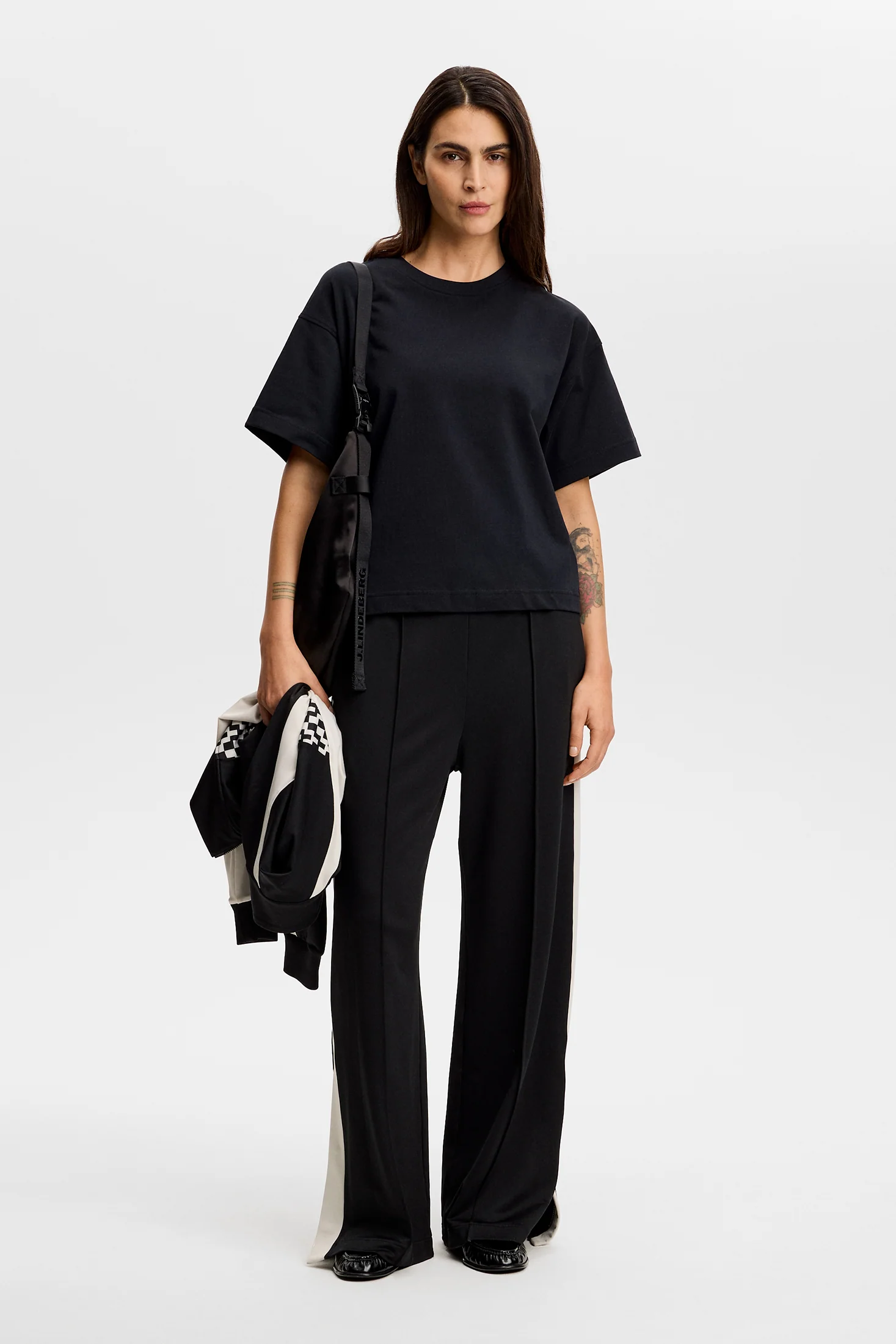 Lilly Boxy T-shirt / Black - Image 5