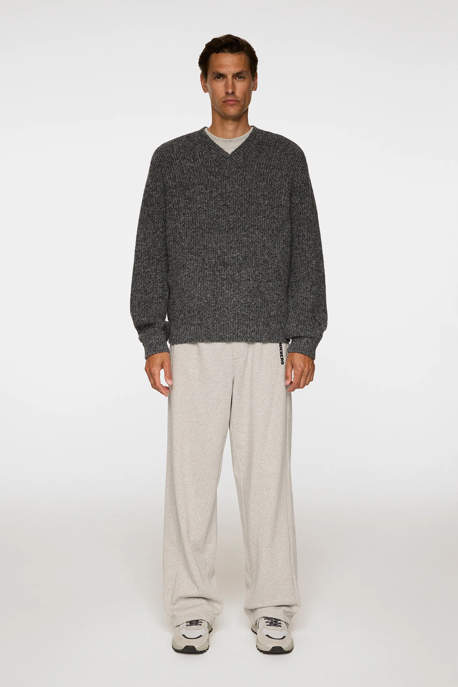 Vitor V-neck Heavy Knit / Dark Grey Melange - Image 4