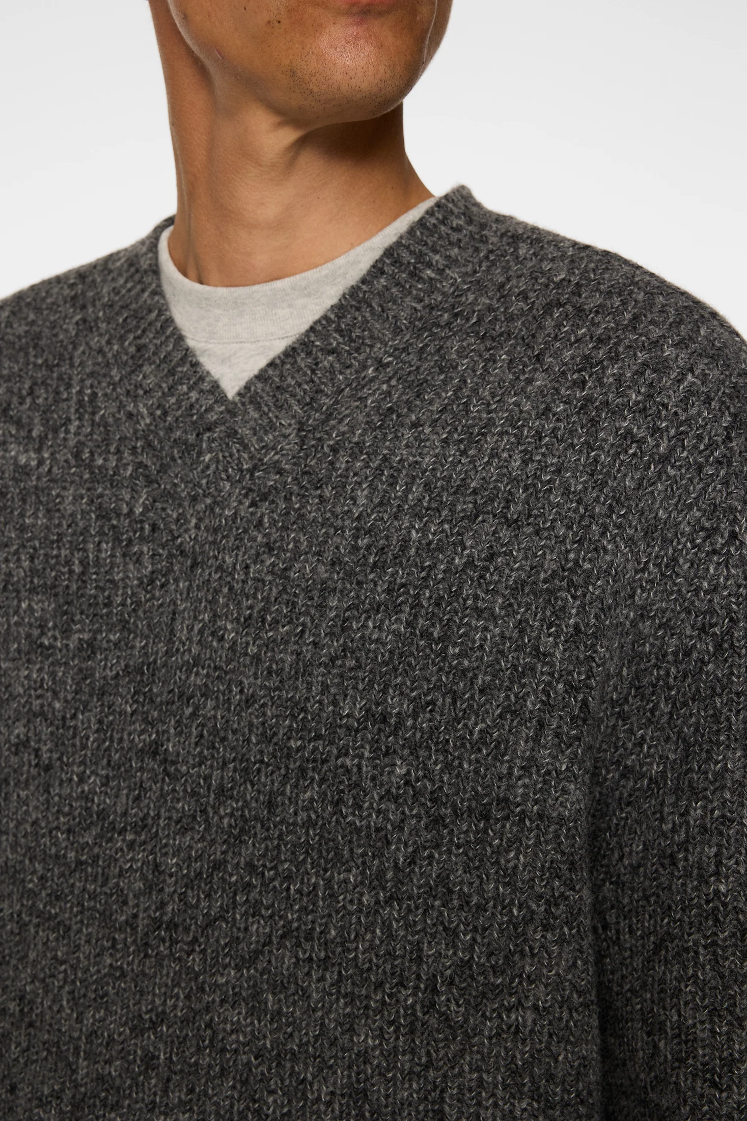 Vitor V-neck Heavy Knit / Dark Grey Melange - Image 6