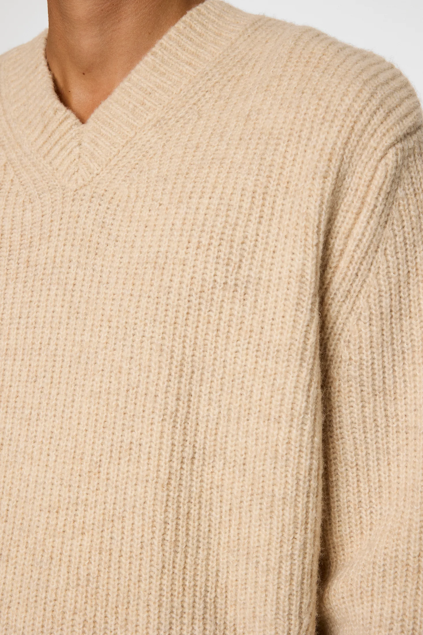 Vitor V-neck Heavy Knit / Moonbeam Melange - Image 6